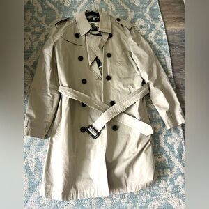 Burberry khaki men’s trench coat - amazing condition, very lightly worn.
